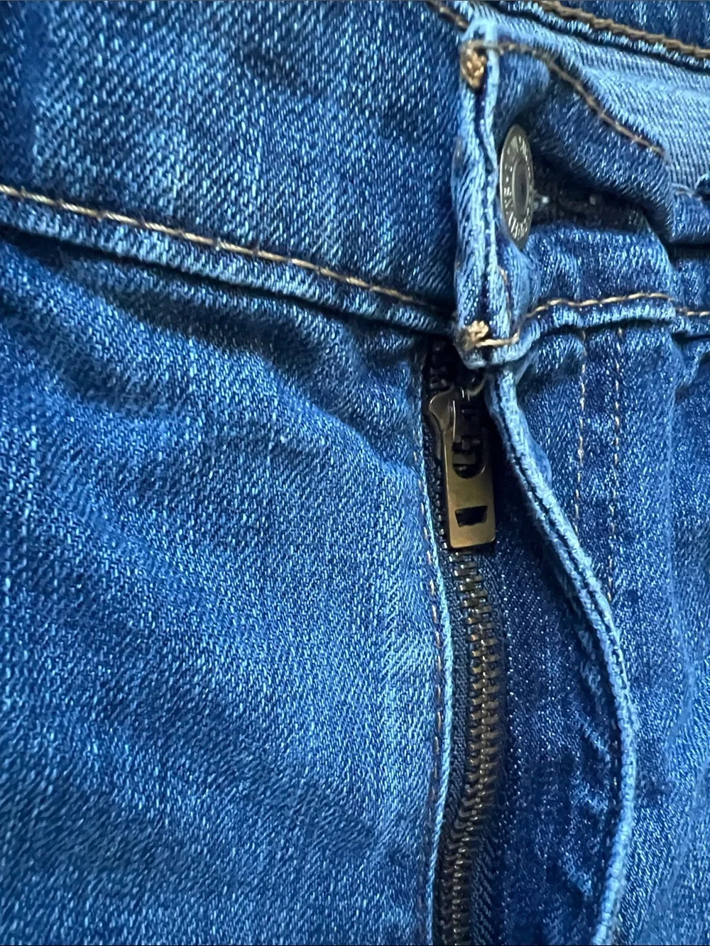 Levis straight leg